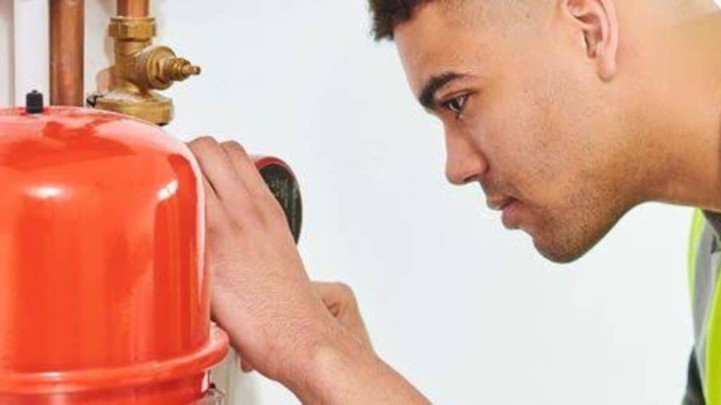 Expansievat voor een cv-ketel: complete gids over werking, druk, onderhoud en vervangen