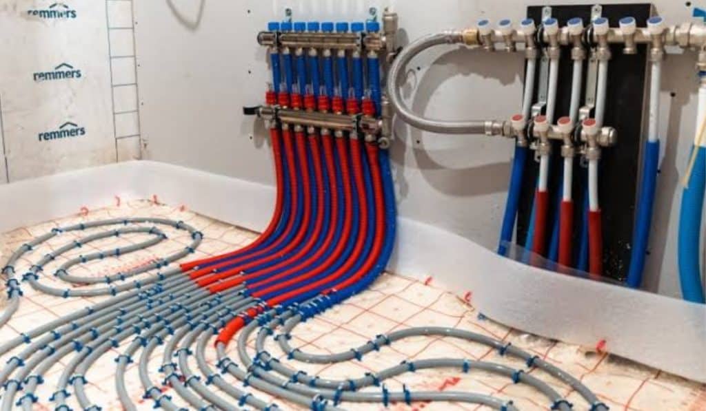 Vloerverwarming en warmtepomp: de complete gids voor duurzame vloerverwarming met zonnepanelen